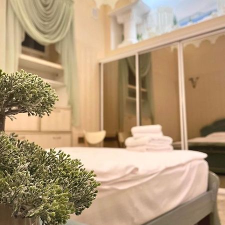 Great One Bed Right Near Opera House Apartment Kiev Ngoại thất bức ảnh
