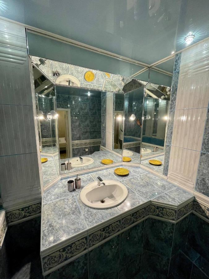 Great One Bed Right Near Opera House Apartment Kiev Ngoại thất bức ảnh