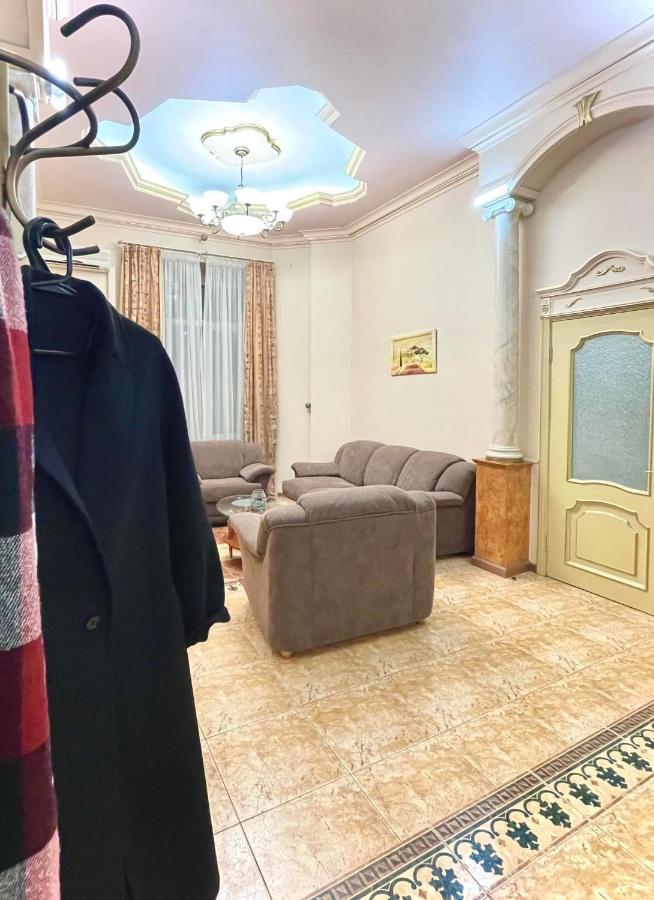 Great One Bed Right Near Opera House Apartment Kiev Ngoại thất bức ảnh