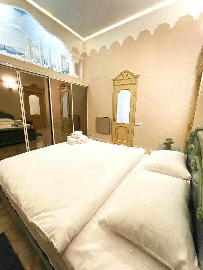 Great One Bed Right Near Opera House Apartment Kiev Ngoại thất bức ảnh