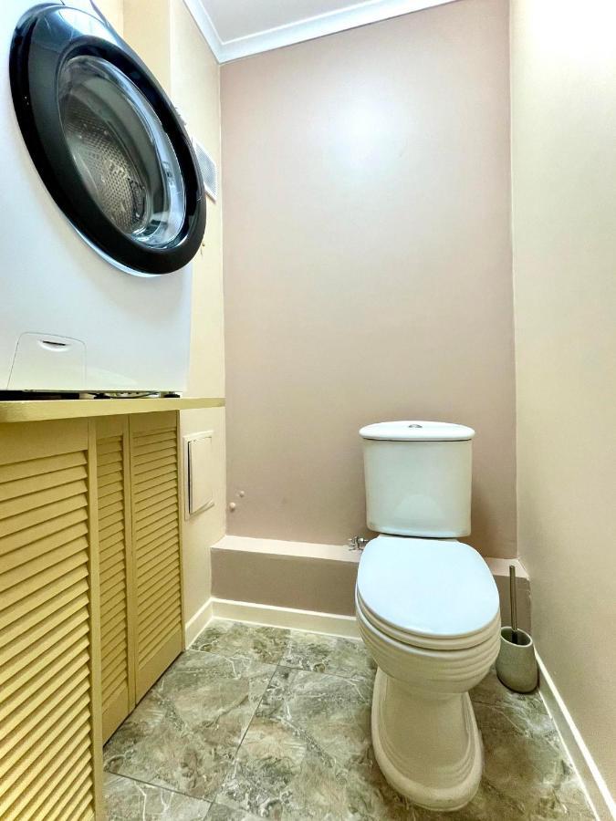 Great One Bed Right Near Opera House Apartment Kiev Ngoại thất bức ảnh