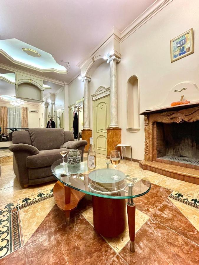 Great One Bed Right Near Opera House Apartment Kiev Ngoại thất bức ảnh