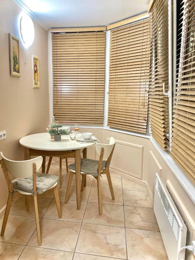 Great One Bed Right Near Opera House Apartment Kiev Ngoại thất bức ảnh