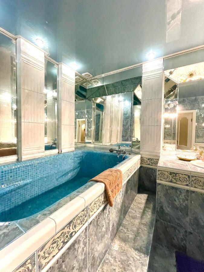 Great One Bed Right Near Opera House Apartment Kiev Ngoại thất bức ảnh